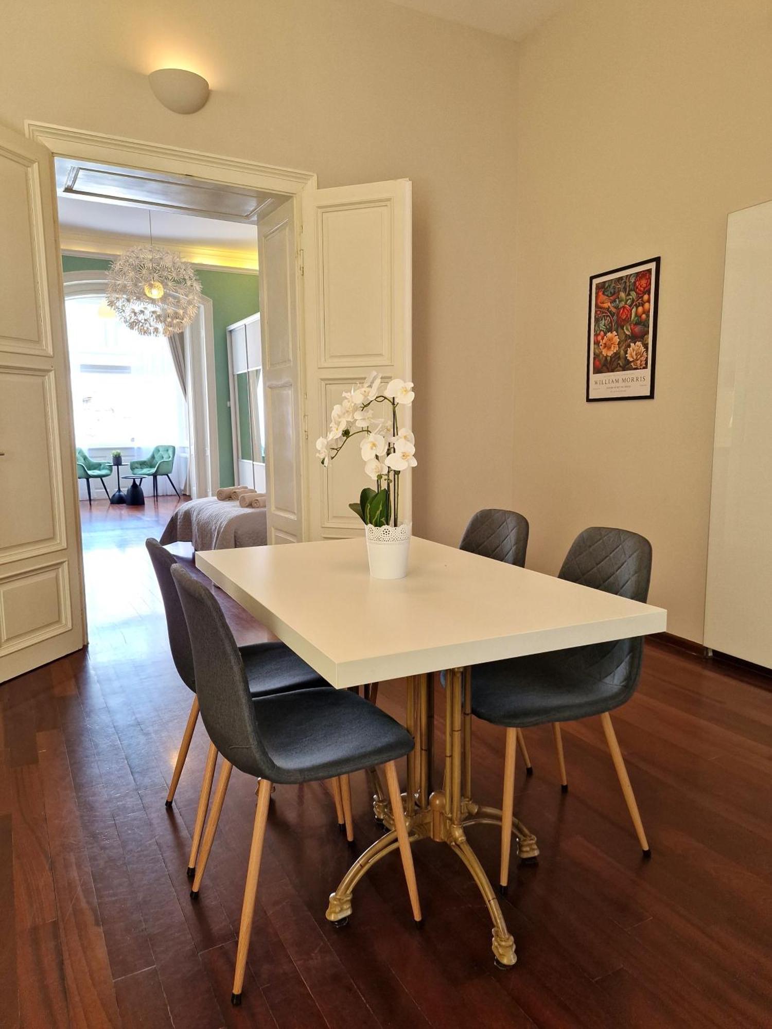 Apartment Exclusive View Cvjetni Trg Zagreb Exterior photo